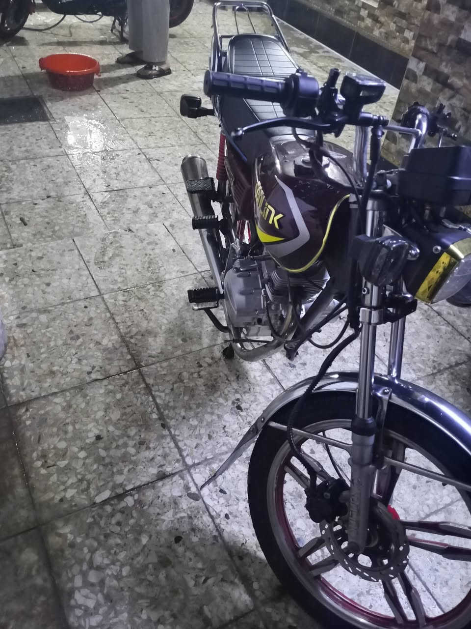 السلام عليكم ايراني سونيك 5 قير الدراجه نظافه فول خير من الله مو عاوزه اي شيء لا تنقصا صور الدراجه نظافتها قدامك تصوير مكينه خرسه مكاني حي النصر بغداد 055...***********
