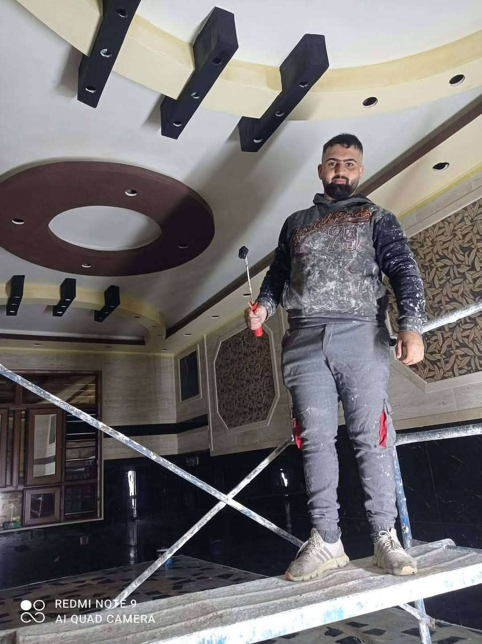 ثقه هوا سر النجاح 💚🏠مستعدون لصبغ الدور ومحلات
ومعالجه رطوبه وعمل جبس مبورد وسقوف ثانويه التواصل
0750717350-*********** وبسعارر مناسبه
