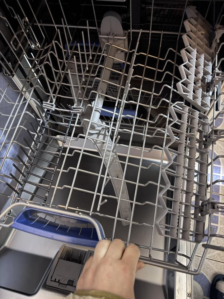 غەسالەی قاپ شۆر مارکەی BOSCH یابانی زۆر تازە  و بێعەیب کەم بەکارهاتووە
١٢ نەفەری  
درایەر ٪١٠٠ قاپ وشک ئەکاتەوە
٧ پڕۆگرام 
تەنها ١٨٠ هەزار 
١٨٠ الف 
ناونیشان: 📍
سلێمانی /سەروەری/ نزیک مەکتەبی شارۆ /
بۆ پەیوەندی کردن***********
