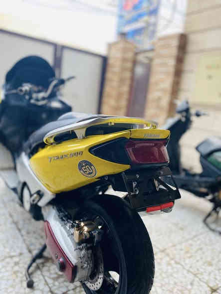 سلام عليكم تي ماكس 2007 للبيع  بيه صالنصه اكربفك وبيه ستيرن الدراجه كلجات جديده بيه بدايه بكن الدراجه بل سلولي تطلع صوت ومن توصل 80 تطلت صوت شغاله السعر 700 وبيه مجال مكان بغداد تقاطع درويش البياع ***********
