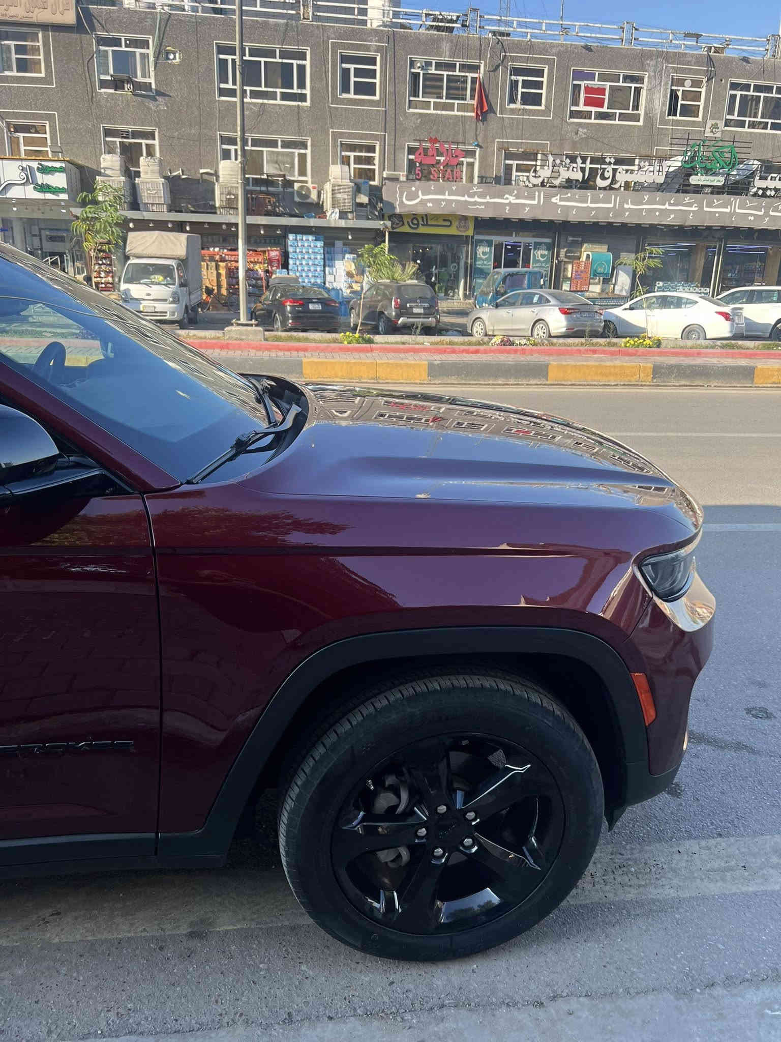 السلام عليكم 
جيب  كراند شيروكي اللون ماروني 2024 

الحادث موجود بالمنشور قبغ جنطه ومبدل نفس اللون 

السيارة يعني مابيها صبغ

مغلقة ppf بالكامل مع القمارة ضمان 10 سنوات ب12 ورقة 

الوصل موجود مال ضمان

نشرة داخلية led اصلية ب200 دولار  

السيارة تو ويل 

رادار امامي

كشنات تدفئة

ستيرن تدفئة

جلد كنتاره

اوتو بريك 

نقاط عمية

اشاير بالمري وبعد بيها مواصفات

السيارة جديدة كلش برغي مابيها نقص 

هزة ورقم جديد بأسمي تحويل ثاني يوم 

ماشية 23 الف كيلو  

السعر 35,000$ وبيها مجال بسيط

مكاني بغداد البنوك 

*********** محمد
