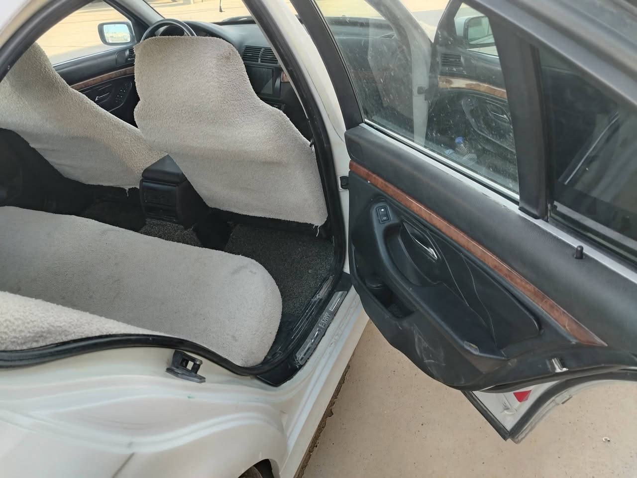 بي ام صقرe39 ٥٢٨ موديل ٩٧ السيارة جاهزه من كل شي بدون اي نقص السعر ٧٥ والماعنده ياخذهه بلاش والله يرزق الجميع الرقم ***********
