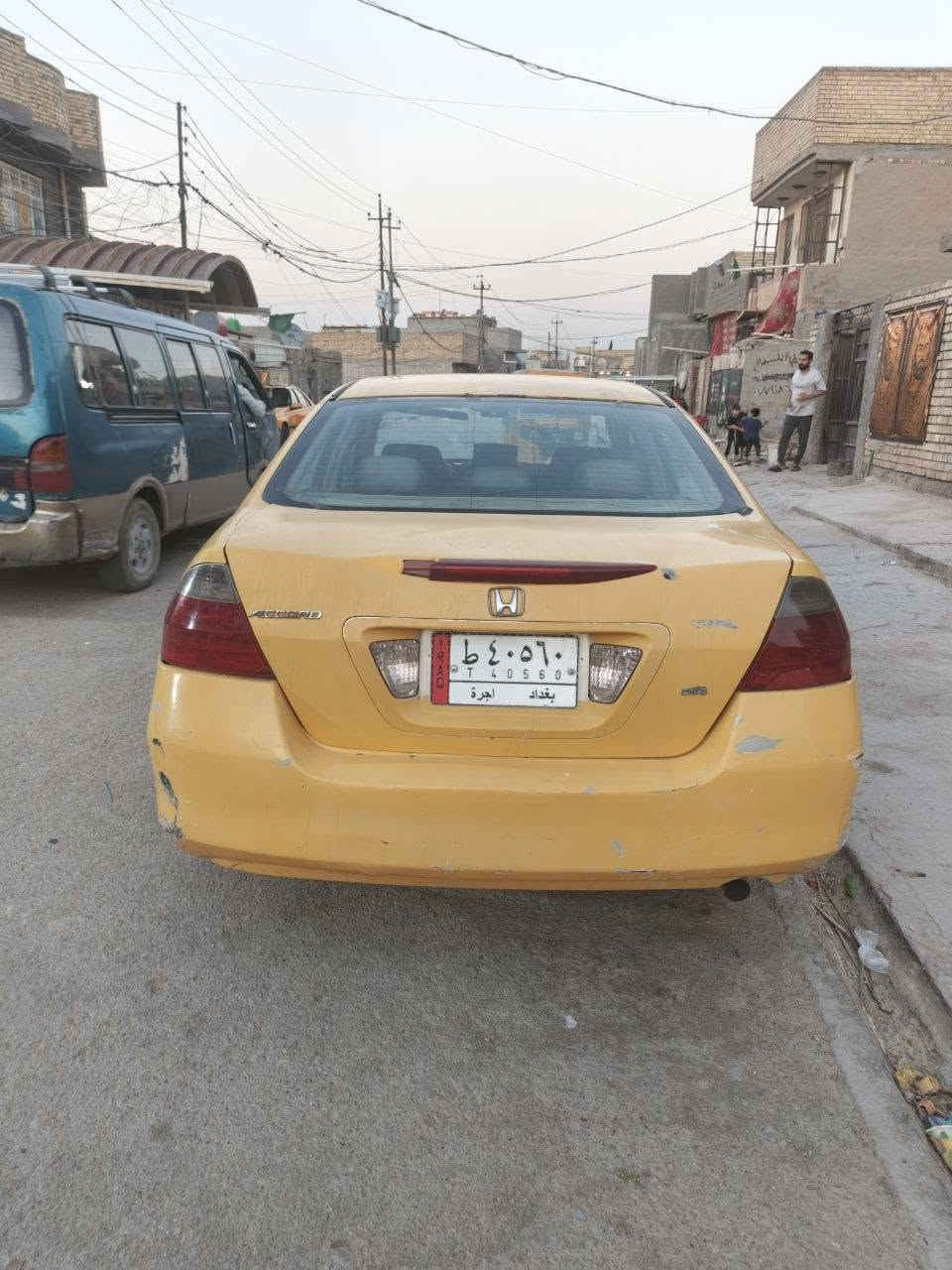 السلام عليكم سيارة هوندا اكورد للبيع تحويل ثاني يوم  موديل2007 مكفولة من كلشي تبريد ثلج كهربائيات شغالة تخم تاير جديد مكينة 2400 بلادية كير اوتماتيك رايدها ب 38 $ وبيها مجال للطيبين واذا اكو كيا حمل قديمة مراوس مكان السيارة بغداد مدينة الصدر للاستفسار ع رقم هذا فقط صاحب لسيارة ***********
