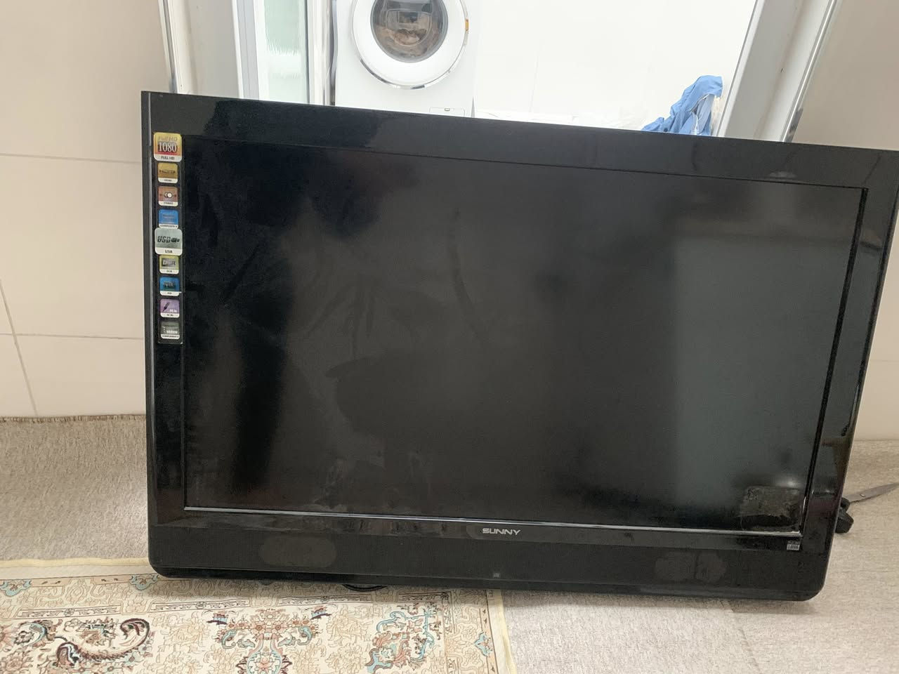 عندي تلفزيونات عدد اثنين
Lg حجم ٣٢ شغال و بشرط  سعر ٦٠ بي مجال قليل
Sunnyحجم ٤٢  شغال سعر ١٢٠ بي مجال 
***********
