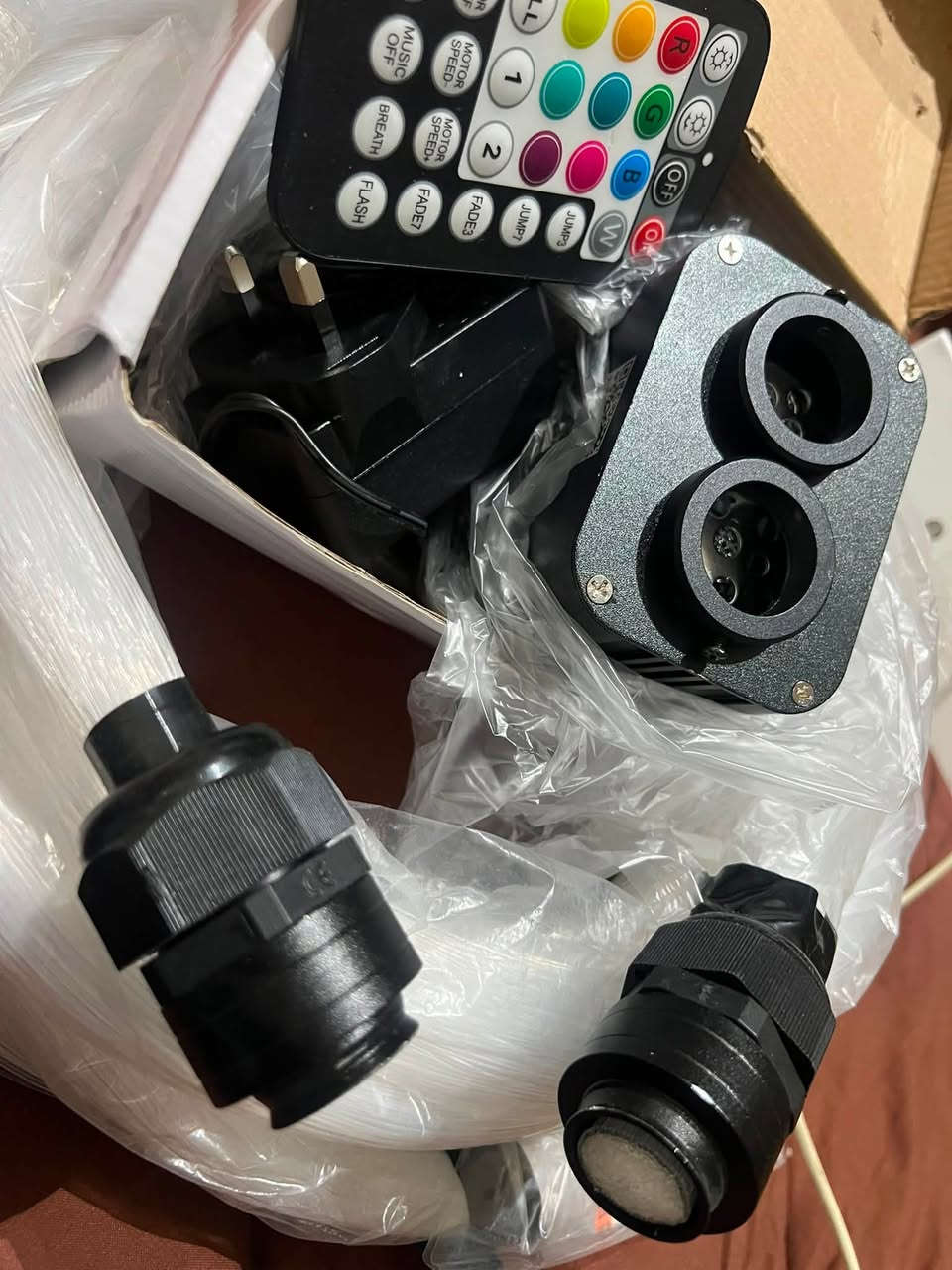 السلام عليكم 
الياف ضوئية     Plastic Optical Fiber
مع محرك الاضاءة ياخذ اثنين بكرات 
مع بكرات اثنين كل بكرة عدد الالياف 450 مجمع الالياف 900

ريمونت كونترول جميع الالوان والمودات
للتواصل خاص او  ***********
