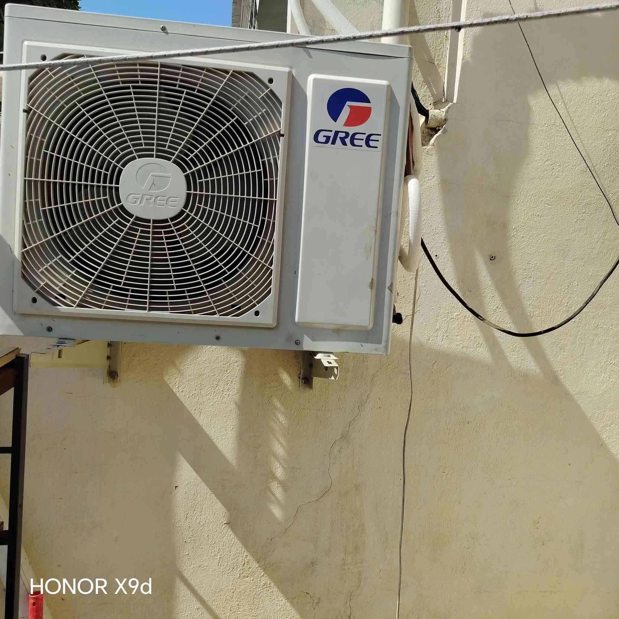 سبلت كري ٢طن نظيف جدا للبيع مع ملحقات كامله ٤٥٠الف وبي مجال مكان الدوره ميكانيك الاستفسار ***********
