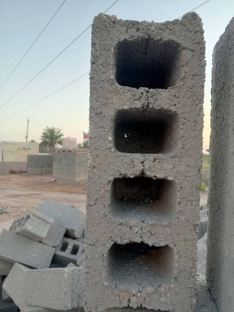 بلوك ضغط درجة اولى للاستفسار ***********
بلوك بناء الطول 40 العرض 20 سعر الالف واصل 800
بلوك سياج الطول 40 العرض 15 سعر آلاف واصل 700
