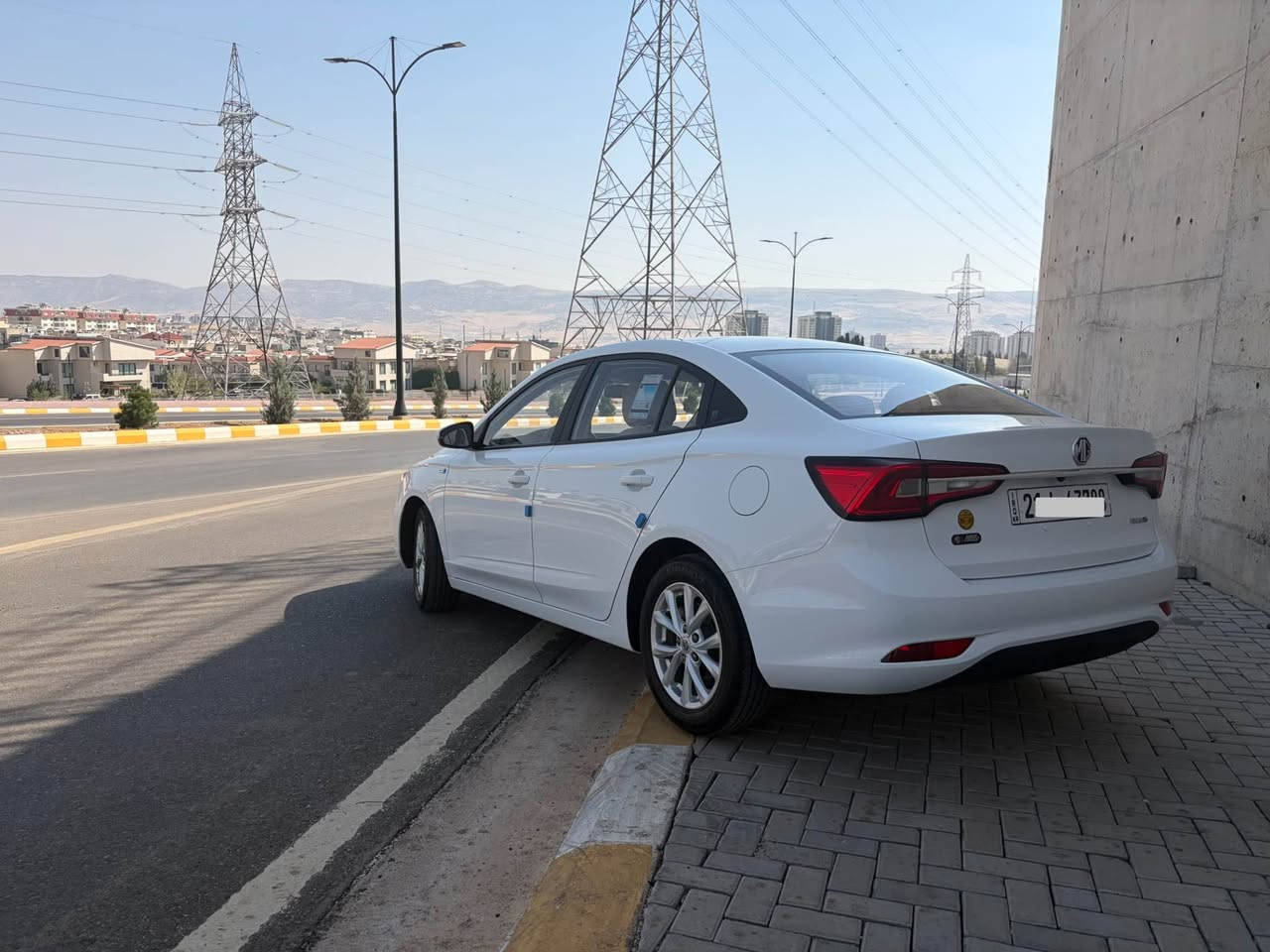 ئێمجی 5 ستاندارد پڵس مۆدێل 2025
زەمانی ٦ سالێ شەریکە 
سەیارەکە وەک سفر وایە 
تەنیا ٥ هەزار کیلۆمەتر رۆشتوە
هێشتا یەکەم سێرڤسی شەریکە نەکراوە
سەیارەکە هیچی پێوەنیە 
بۆیاغ و سارد و چالیش بەشەرت
بەناوی خۆمانەوەیە 
کوشی و گاعی قالب و سەردەشبۆرد و 
ناوسنوقی تێگیراوە 
بۆ زانیاری زیاتر و نرخ پەیوەندی بکەن 
*********** السليمانية, العراق
