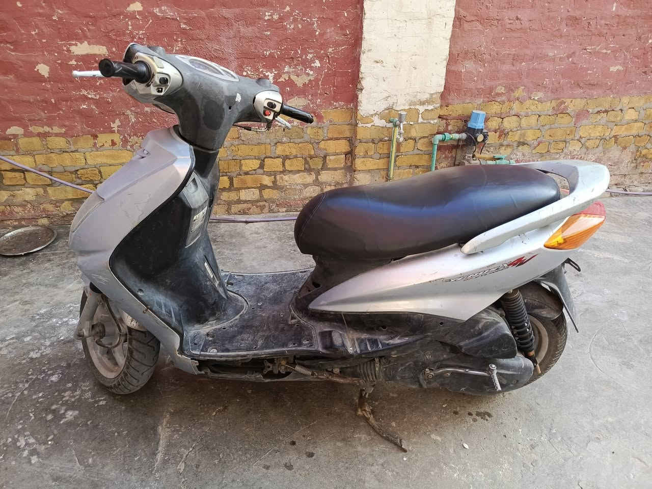 دراجة سكنس 140 نگرة سلف هندر شغال محرك ناعم كهربائيات كلهة شغالة ماعدا الهورن الگيچات شغالة كفراتهة شوفة عينكم استاند صفح وتعليك جنطة شغالة دراجة حلوة السعر 350 الف وبيهة مجال العنوان بغداد الحرية قرب ساحة عدن ***********
