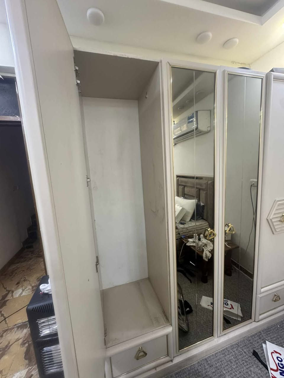 غرفة نوم للبيع سعره مليون  نظافة ١٠٠٪؜


**إذا كنت صاحب هذا الإعلان وتريد حذفه لأي سبب، رجاءا أرسل رسالة إلى الدعم الفني**