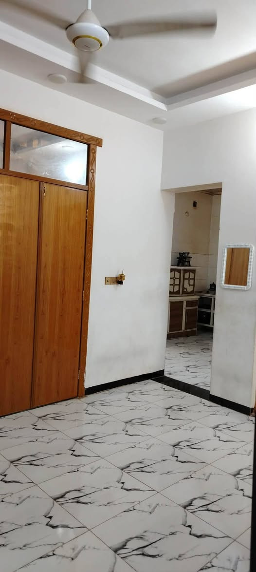 بيت بمجمع بيتي الثاني ١٠٠ متر مربعة بصف الركن الي على شارع ٦٠ الفاصل مع جامعة الكفيل وشارع ٦٠ مال مجمع السلطان والمرتضى
بناء جناي درجة أولى... اساس وسقف كونكريت مسلح الأرضية بورسلين سقوف جبسن بورد
يحتوي على استقبال وغرفة منام ومطبخ وصالة وصحيات داخلية وخارجية.. السطح شتايكر درجة أولى... جاهز من كل شي 
شارع البيت ١٢ متر
بيت بمجمع بيتي الثاني ١٠٠ متر مربعة بصف الركن الي على شارع ٦٠ الفاصل مع جامعة الكفيل وشارع ٦٠ مال مجمع السلطان والمرتضى الستفسار اتصل ع رقم ***********
