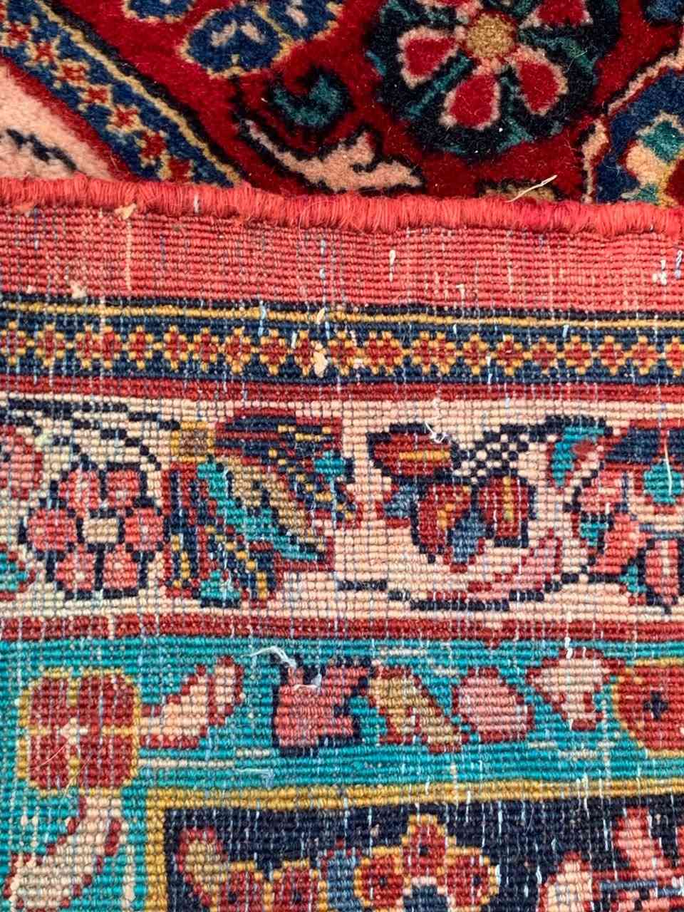 Antique Sarouk  size 10 ' 8" x 10 ' 4"
over 100 years old, well kept Tampa, FL


**إذا كنت صاحب هذا الإعلان وتريد حذفه لأي سبب، رجاءا أرسل رسالة إلى الدعم الفني**