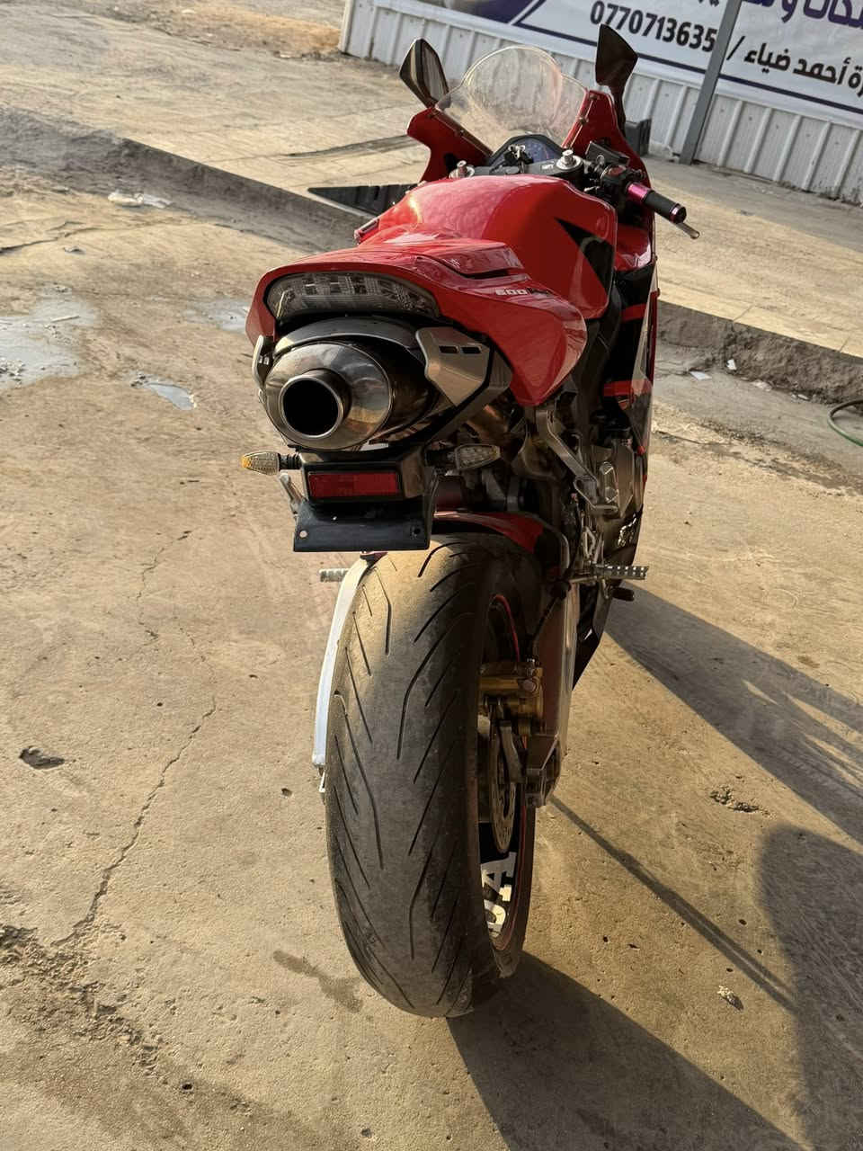 سلام عليكم
RR 600 
2004 دراجة نظيفة بيها مشكله بالمحرك ابيع كوم حديد
10$
مكاني بغداد زيونة
***********
