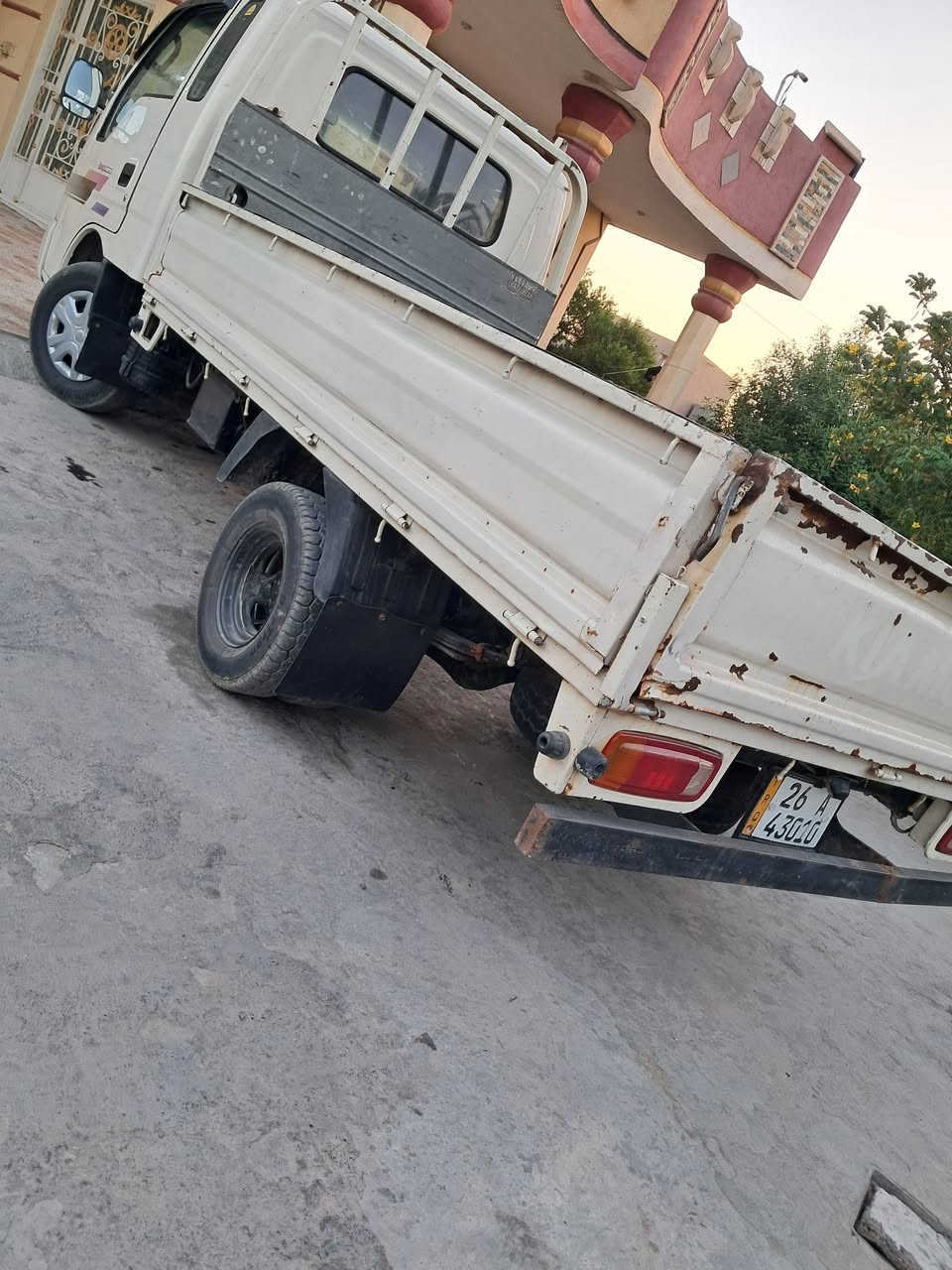 السلام عليكم كيه ام عيون ٢٠٠١ مكفوله فقط دوسات وباب خلفي مبدل والباقي كفاله شاصي رقم شاصي مكفول تخم تاير  مكينه كير اكسل مكفول رقم صلاح الدين انكليزي بعده حته هزه ماساقطه تبريد شغال خير من الله شرط التحويل مكان السياره بغداد استفسار اكثر اتصل وبيك خير وتدلل *********** ......***********
