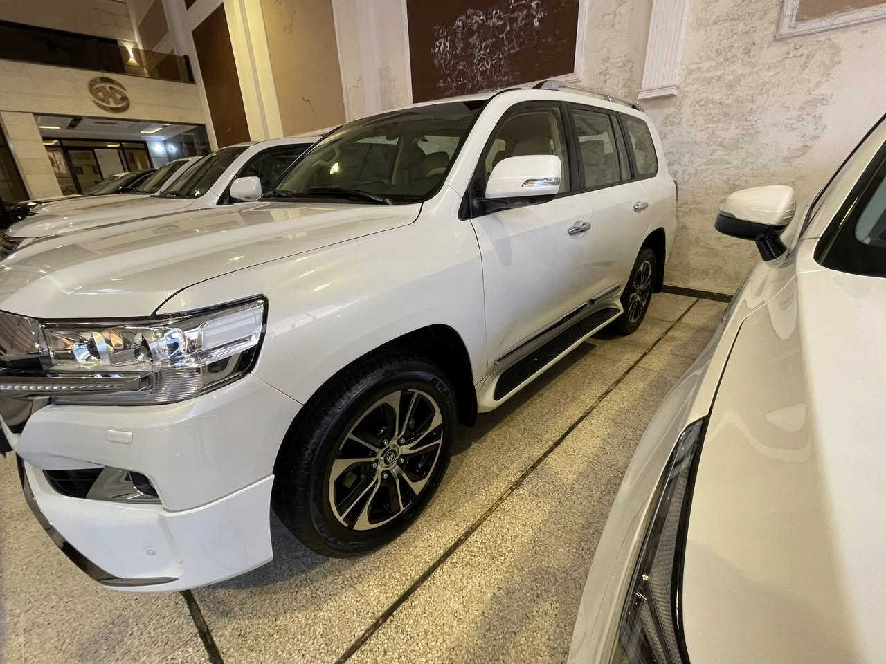 سلام عليكم لاندكروزر موديل 2016بسمي  فطيم البيع او مراوس عنوان بغداد ***********سونره موجود بل منشور
