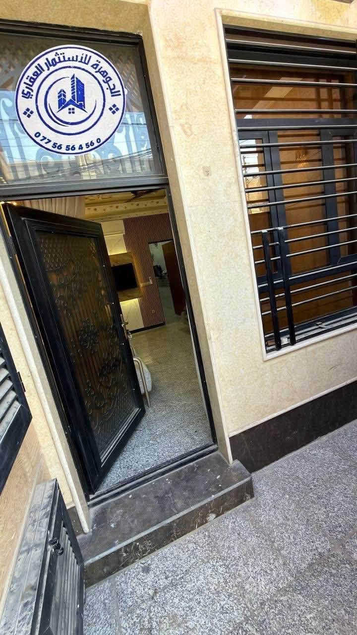 السلام عليكم للبيع مشتمل مساحة 94م البناء حديث درجى اولى في منطقة حي البنوك خلف شارع الكنيسة الواجهه 4م تنزل 7م تصير 6م نزال 20م ( مؤثث بالكامل ) يحتوي على 4غرف نوم + استقبال ومطبخ وصاله وصحيات للاستفسار اكثر مراجعة مكتب الجوهرة للوساطة العقارية الكاىن في شارع الكنيسة او الاتصال على الرقم ***********
