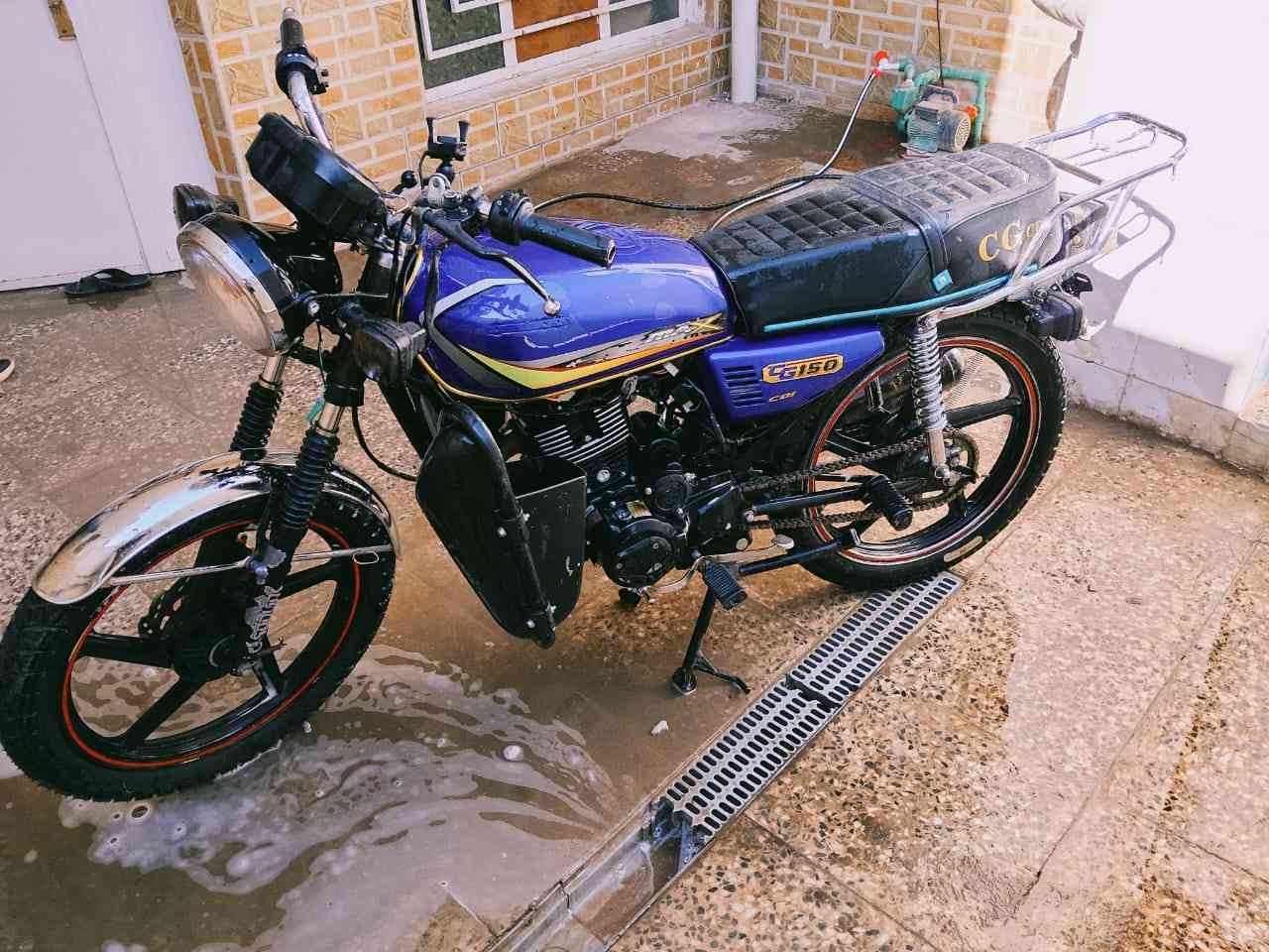 السلام عليكم شباب دراجه موديل 23 للبيع ضايعه اوراقها تكفي العشائر وقانون سعر 500 وبيها مجال مكاني بغداد البلديات***********
