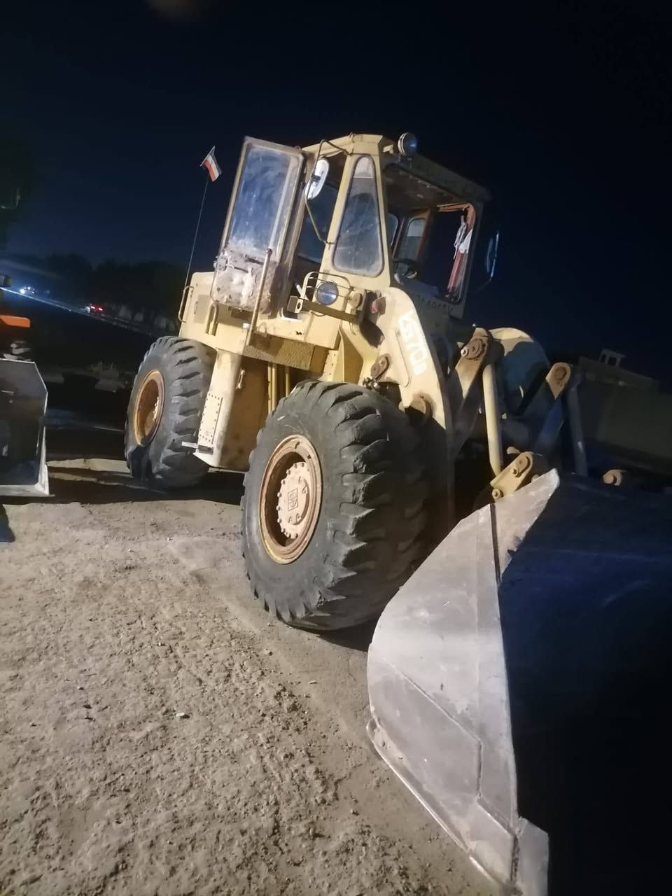 سلام عليكم شفل كاوسكي 70 بي موديل 85 بلادي رقم انكليزي تحويل اشوكت متريد كير تركم محرك اكسلات بريك شركه تخم تايرات 80للإستفسار اتصل ***********

