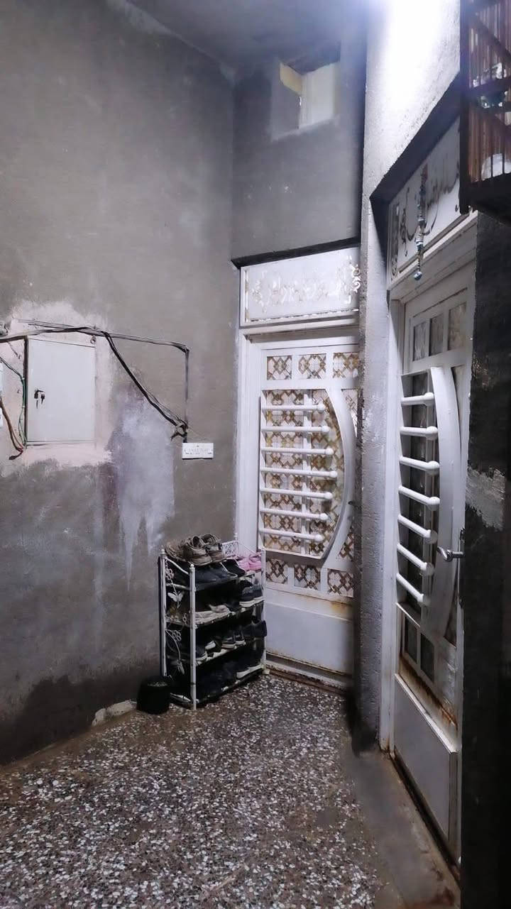 سلام عليكم بيت للبيع (رقم100 متر المعامله جاهزه مالته وبيه توقيع وزير) بناء حديث 2020 قاطين  البيت كونكريت جاهز من كل النواحي بنهاوند خلف البلديه ***********
