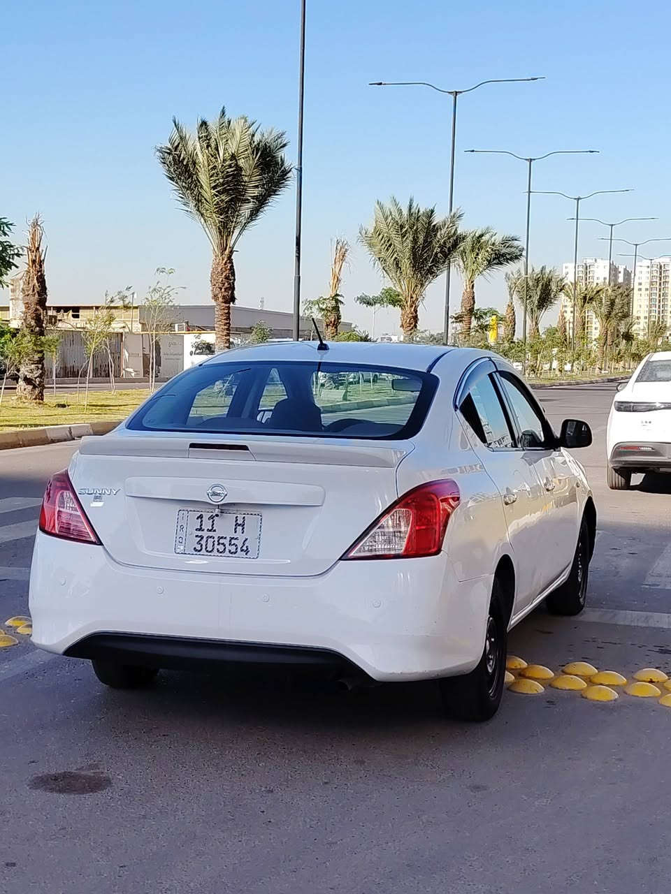 السلام عليكم ورحمة الله وبركاته
للبيع نيسان سني هندي  ٢٠١٩
رقم بغداد الجديد باسمي هزة وسنوية جديدة 
كير مكينة صدر تبريد كله ع وضع الشركة 
السيارة كفالة عامة من الصبغ والتبديل بيها مكانات بارد فقط 
ماشية ٩٠ الف 
عارضها ب٩٧ وببها مجال 
مكاني حي الجهاد الشارقة 
الشراي يتصل ويدلل 
 ***********
