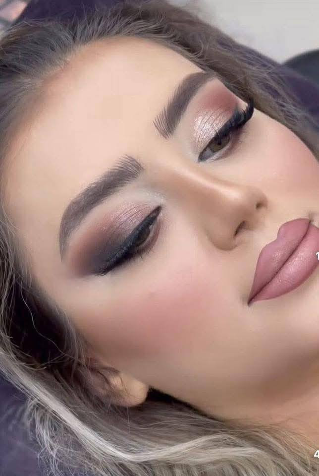 💄 📣📣مؤسسة كركوك لتعليم 💄
تعلن عن فتح التسجيلات في
🌸 #دورة_ماكياج_الاحترافي في #كركوك  🌸
📅 مدة الدورة: شهر دوام ٣ ايام بل اسبوع ساعتين بل يوم 
👩‍🏫 تحت إشراف مدرّبة خبيرة في المجال
تعلّم نظري + تطبيق عملي خطوة بخطوة
مناسبة للمبتدئات واللي حابات يطوّرن مستواهن 
🔸 برنامج الدورة يشمل:
✔️ التعرف على أنواع البشرة وكيفية التعامل مع كل نوع
✔️ أساسيات العناية بالبشرة قبل المكياج
✔️ اختيار كريم الأساس المناسب وطرق دمجه باحتراف
✔️ تقنيات الكونتور والهايلايتر
✔️ تركيب الرموش بأنواعها (الطبيعية والكثيفة) بطريقة صحيحة
✔️ مكياج يومي ناعم
✔️ لوك الكات كريس (Cut Crease)
✔️ لوك الهالف كات كريس (Half Cut Crease)
✔️ مكياج سموكي احترافي
✔️ أسرار تثبيت المكياج ليبقى طويلاً وبدون تشققات
🎁 شهادة مشاركة في نهاية الدورة
📸 تطبيق عملي + إنجاز لوكات كاملة
🔱نسخة من بطاقة الموحده
🔱2 صور شخصيه 

📞 للاستفسار والتسجيل:
📞 ***********
🏡 العنوان:
📍  كركوك روناكي مقابل كليه الاداره والاقتصاد فوق حلويات عنتاب
⚜️احجزي مكانك وابدئي رحلتك في الاحتراف 💄
