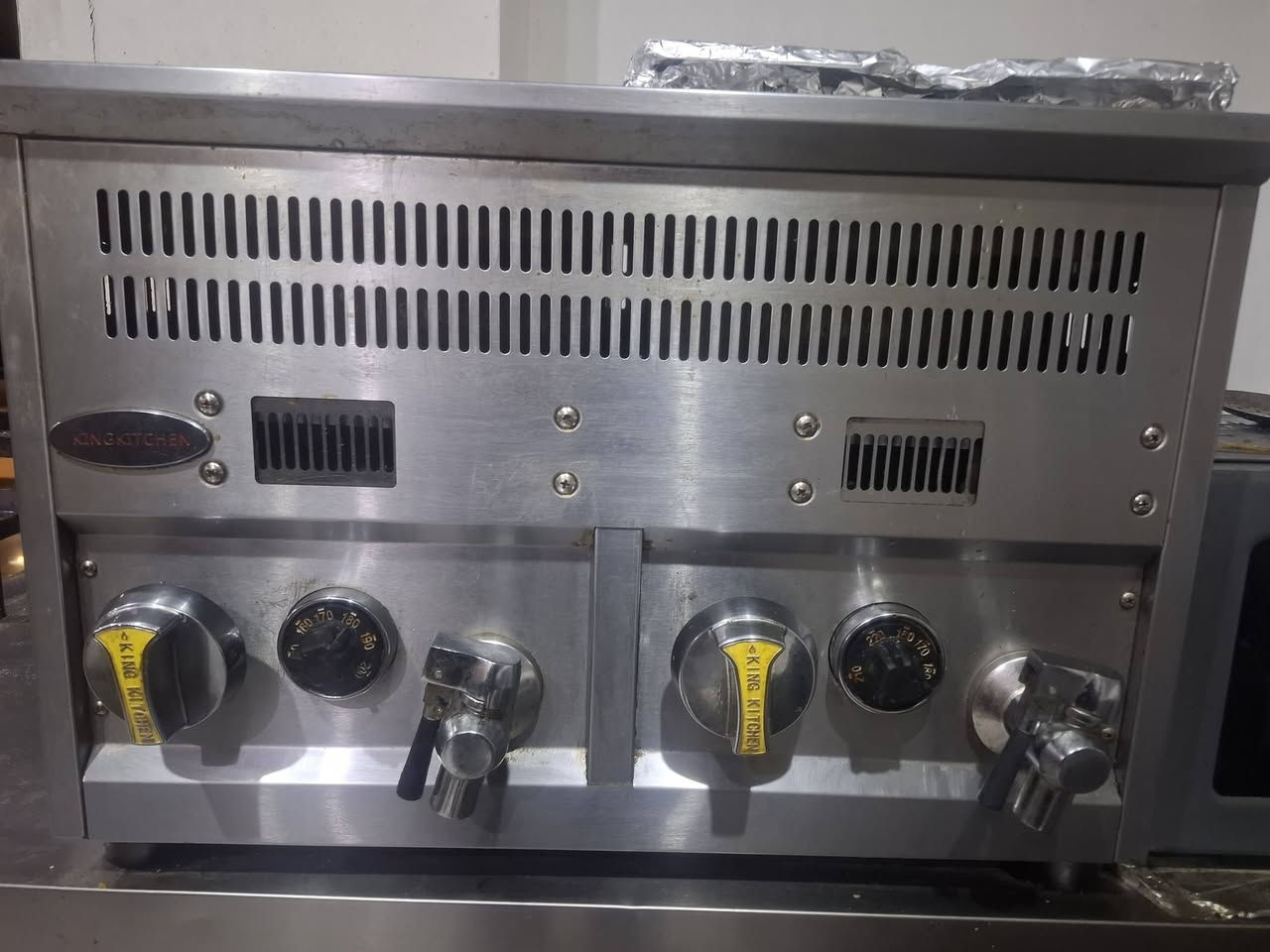 من رخصة الادمن
كرل وقلاية منظدية للبيع 
كرل متر نظافة 90 بالمية 
قلاية منظدية حوظين استعمال قليل استعمالها مالكوفي مو مطاعم 
السعر 900 وبي مجال للتواصل واتساب فقط ***********
