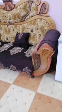 كنبة • قابل للتفاوض • للبيع