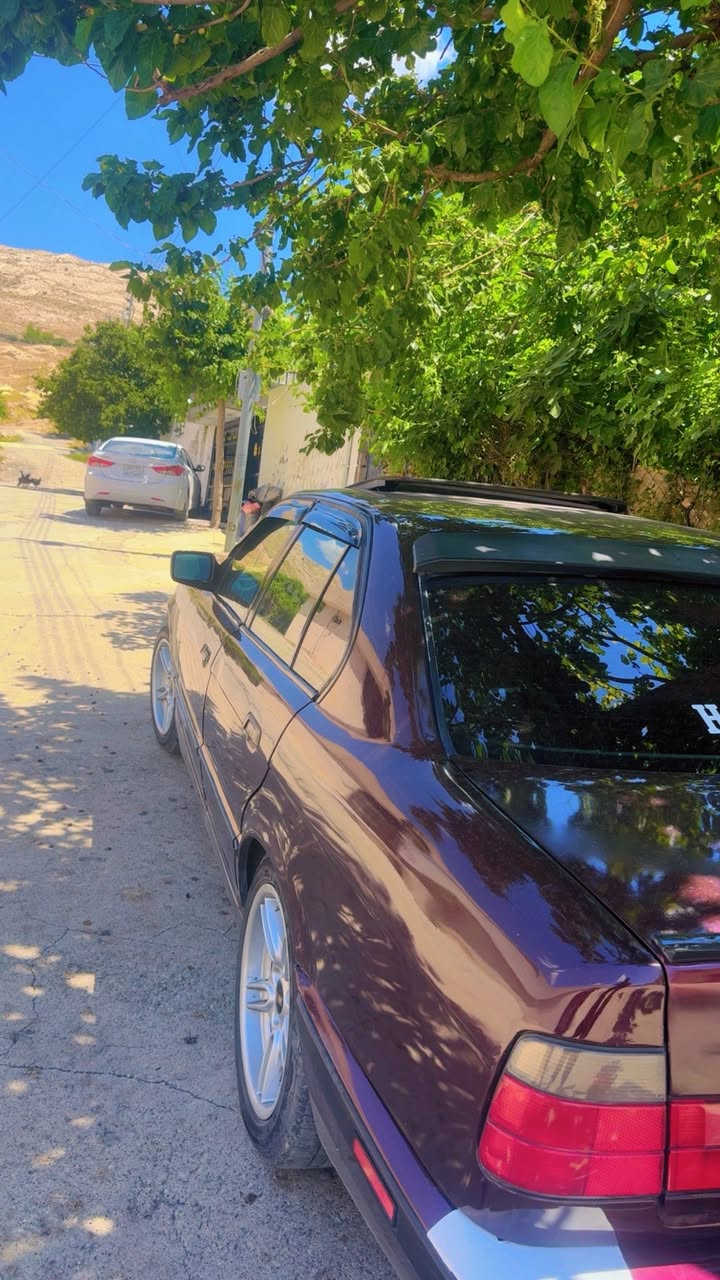 BMW
مۆدێل 1993 پێش گەورە 
گێڕو مەکینە بەشەرت مەکینە کەپس  گێر عادی 
سلایت
چوار جام کارەبایی
ئەی بی ئێس 
تەبریت  
زۆر خاوێنە ماڵی دۆستە  ئارم پلاستیکە  پاکانەی بۆ کراوە 2024
کێشەی مەدەنی و حوکومی بە شەرت  تەقەو ڕەقەی بەشەرت 
نرخی 39 وەرەقەو مەجالێکی برایانە
ژمارەی تەلەفۆن 
***********
***********
