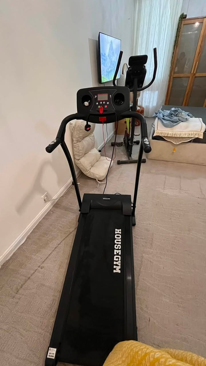 جهاز جري للبيع  ماطور واحد وجبلي ماركة House Gym مستخدم ٣ مرات فقط نظيف جدا يتحمل وزن حتى 150 كيلو غراضة كاملة مكاني حي صدام ساحة ٣٠٤ سعرة ٢٥٠ وبي مجال بسيط .


**إذا كنت صاحب هذا الإعلان وتريد حذفه لأي سبب، رجاءا أرسل رسالة إلى الدعم الفني**