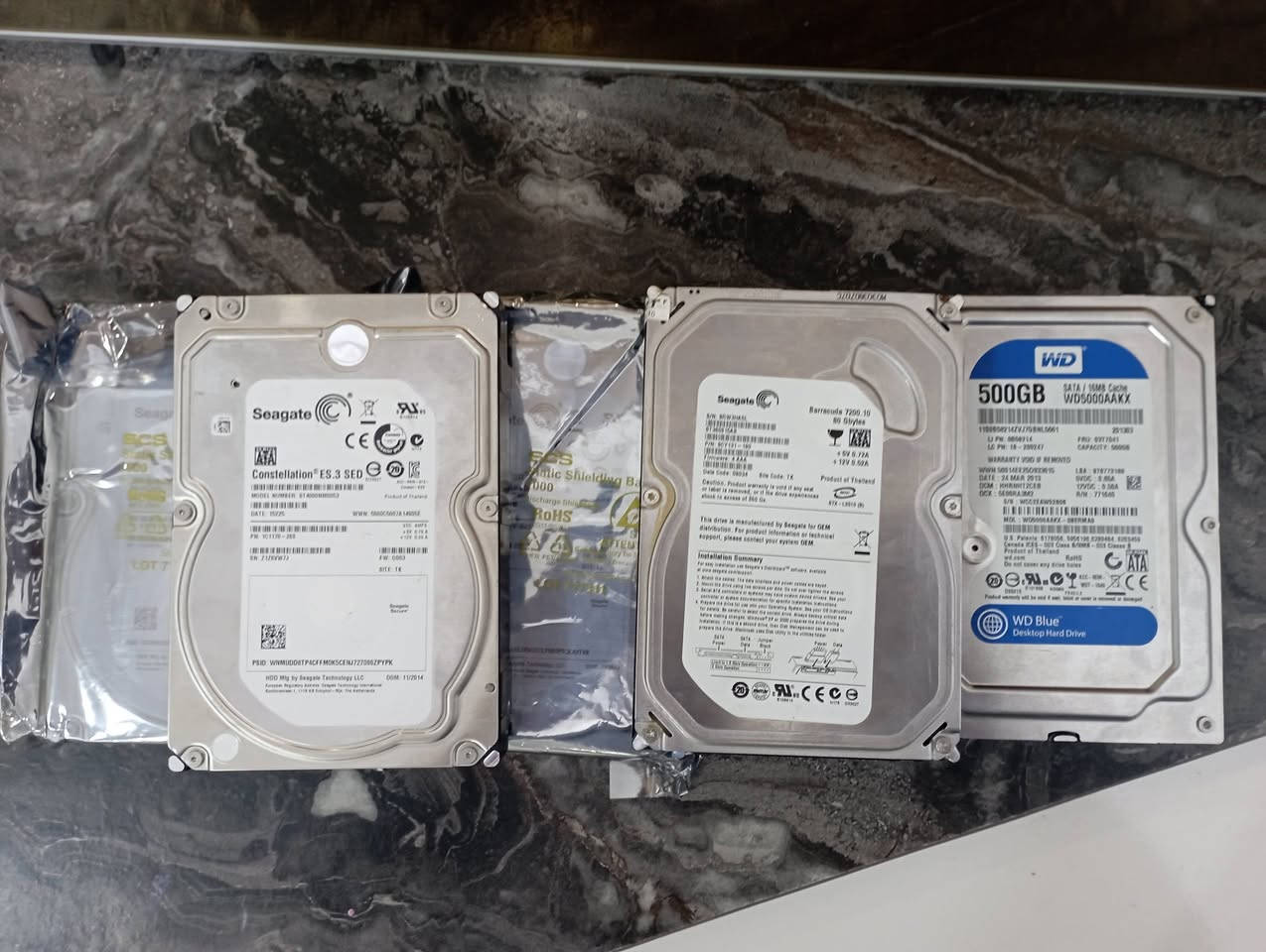 هاردات جديد مستخدم ع كد الفحص 500GB عدد 2

وهاردات 2 تيرا بايت عدد 3 ابيع شلع اذا تفيدك تعال خاص


**إذا كنت صاحب هذا الإعلان وتريد حذفه لأي سبب، رجاءا أرسل رسالة إلى الدعم الفني**