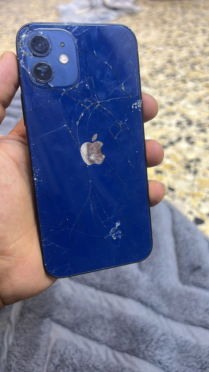 آيفون 12. العادي ذاكره 64
مبدل شاشه وبطاريه. 
وضهره مكسور نضيف رايده ب240 وبي مجال 
ناصريه مركز. ***********
