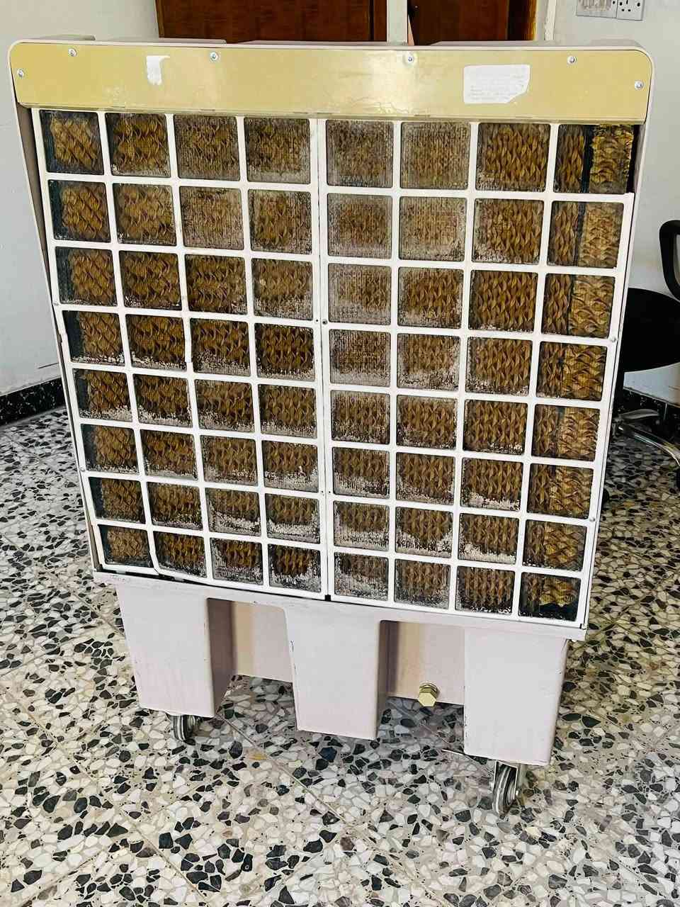 مبرده مستخدم قليل كلش حجم كبير نوع جنرال الخليج 
كامله شغاله ع فحص تاخذه مكان مدينه صدر شارع الفلاح 
سعر 250الف ***********
