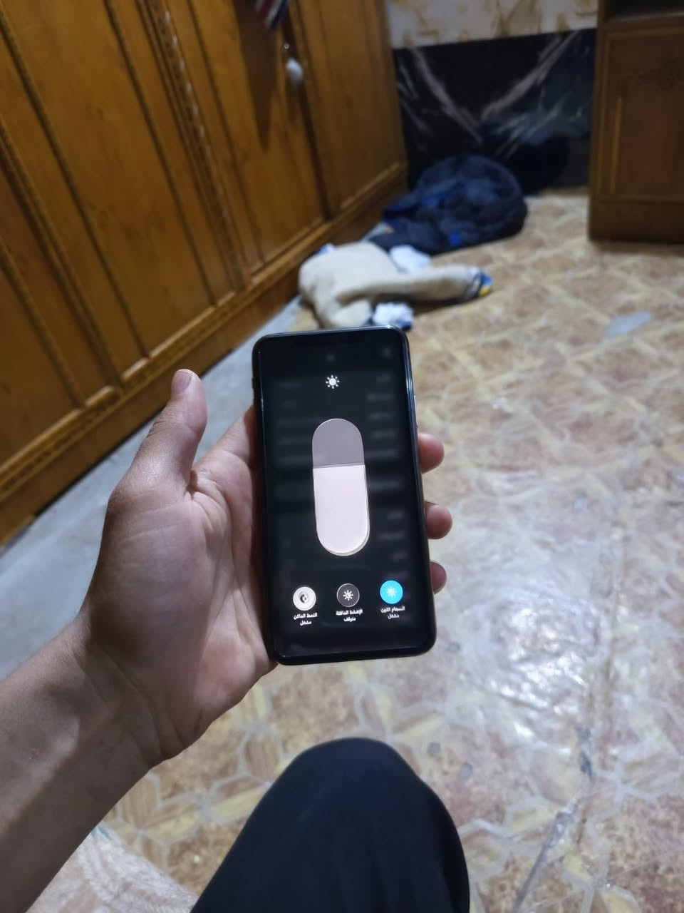 سلام عليكم 
جهاز للبيع 
11 pro max 
ذاكره 256
بطاريه 76 
جهاز لوك مامفتوح ولا داخل صيانه 
بحاله شركه نظافته 100/100 
كارتونته لصليه وياا جهاز كله شغال 
فيس إيدي كامرات صوت تصال كله شغال 
سعر (400) وبي مجال 
لاستفسار *********** 
مامتواجد على الخاص
