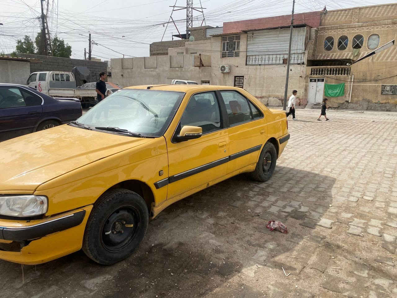 سلام عليكم بيجو بارص 15مصفر هيه و غرامات كما واضح بل صوره مطخوخه بل صفحه السيارة حلوه و جاهزه كبل الشارع سعر 40 بيه مجال حك الجيه  مكان بغداد مدينه الصدر ***********
