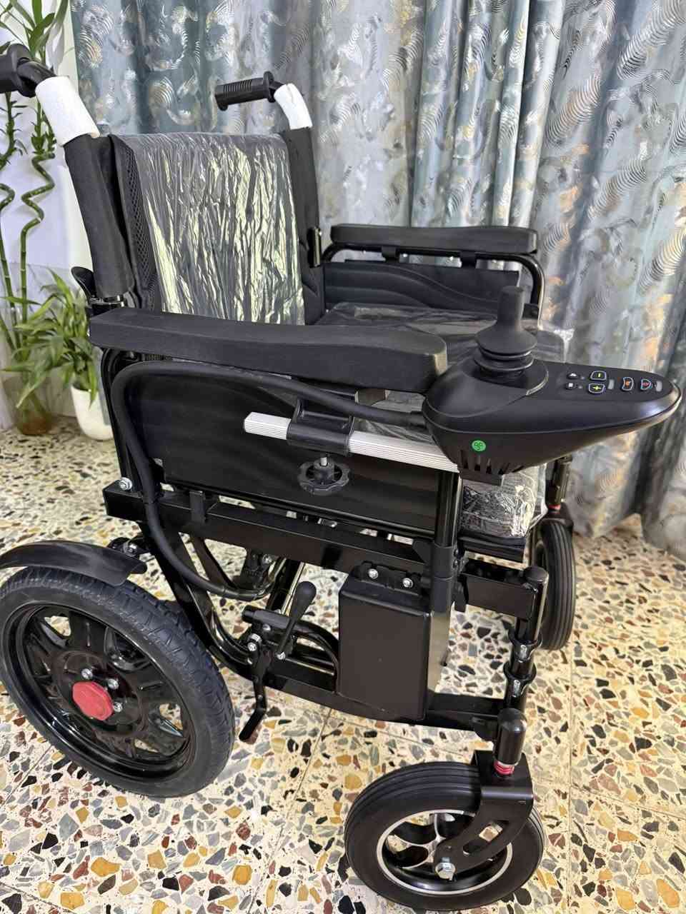 السلام عليكم
عربانه شحن فول الحجم الكبير جديده الله شاهد اخذته بس الحجيه اتخاف تصعد بيه واريد بيعه اشتريته ب650 واريده ب550 الف بس جديده يعني بعده محد صاعد بيه بغداد الرقم ***********
