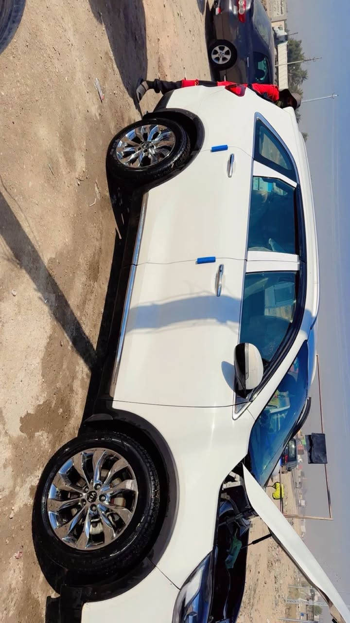 سورنتو خليجي موديل 20
بغداد باسمي 
فول مواصفات ماعدى البنوراما
بيها 3 قطع صبغ بدون تبديل 
6 سلندر
7 راكب 
3 قطع تبريد
سعرها 215
العنوان بغداد 
رقم الموبايل ***********
غير متواجد على الفيس 
فقط اتصال بغداد, العراق
