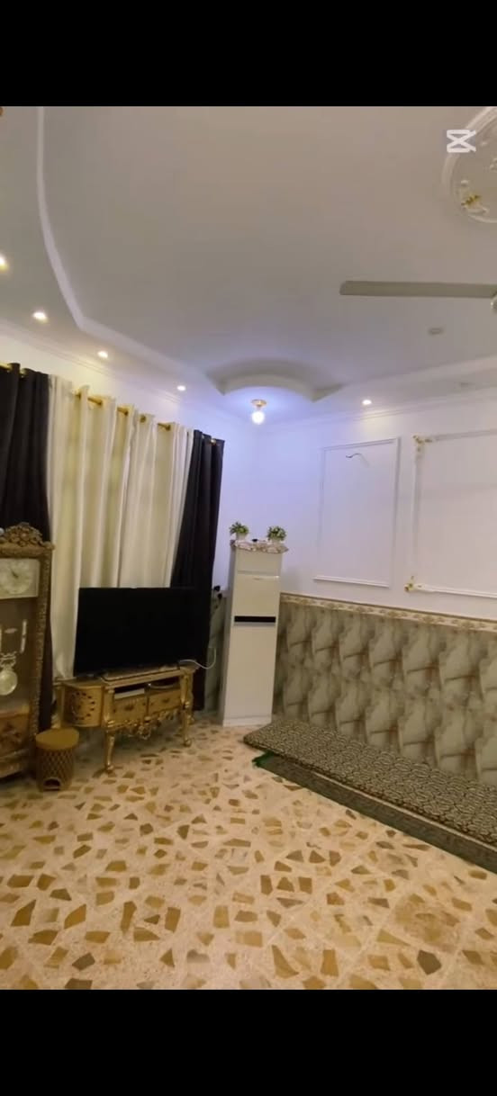 مشتمل للبيع بصلاح الدين المربع الاول يحتوي على 4 غرف نوم مع ملحقاته مساحه 150م بدون تحفظ للاستفسار اكثر مراجعه مكتب الصفاء للعقار حي الافراز قرب جامع القريشي ***********
