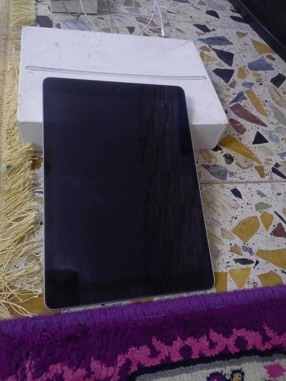 سلام عليكم ايباد 9جديد
كامل ملحقاته علا وضع شركه ذاكره 64 
ب 270وبي مجال بغداد حي اور ***********
