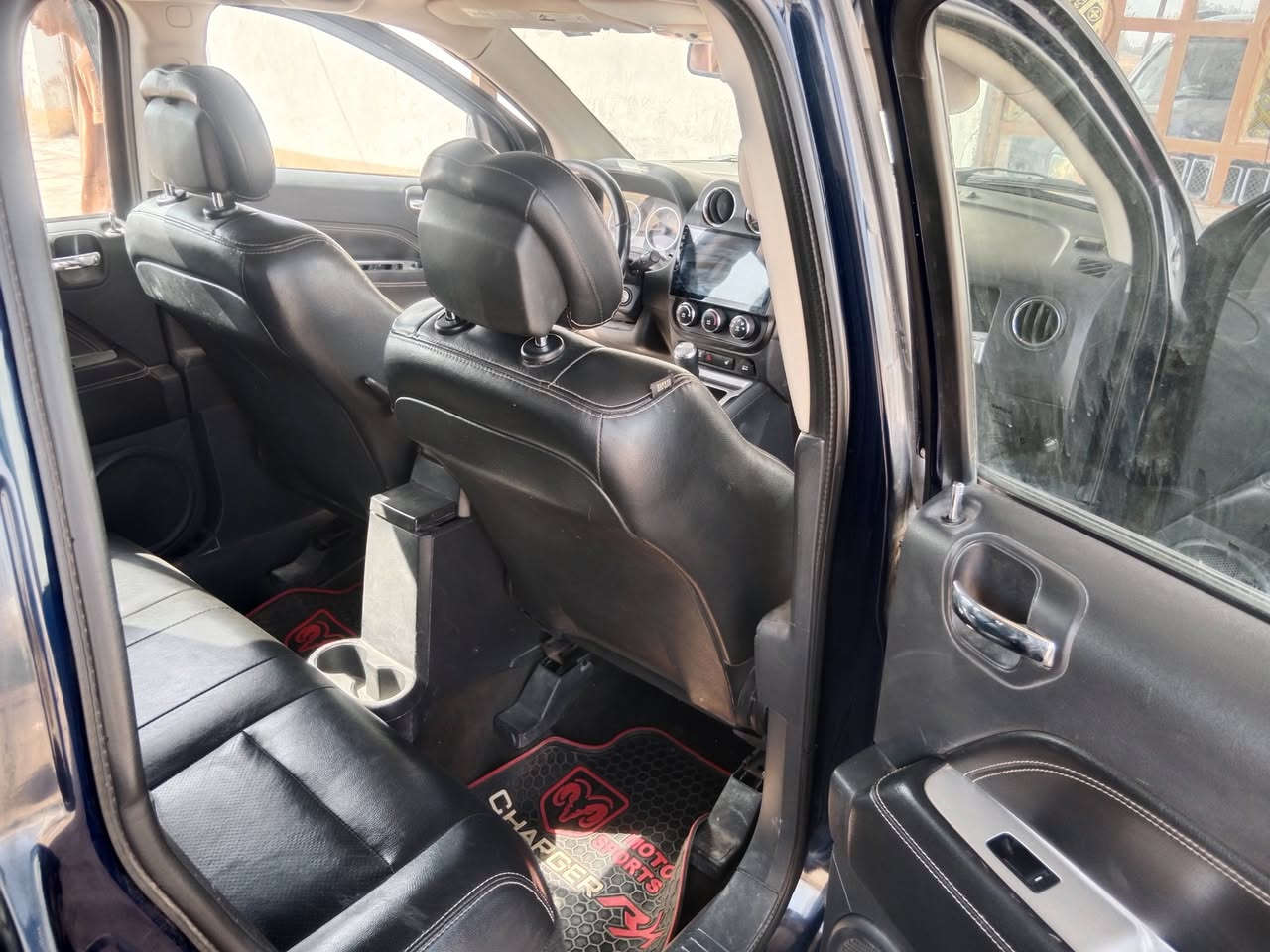 جيب كومبارس  جديده موديل 2017كفاله عامه من عده الصندوك الخلفي ونقصها حداديه خلفيه والباقي اشرطها الك شرط  ورقمها قادسيه بأسمي  .سنويتها نافذه لغايه 2029 .مكانها 
المواصفات
فتحه
تحكم مري
كشنات كهربائيه 
شاشه كبيره
تتفئه كشنات 
كير عادي اوتوماتيك
السعر ١٢٧ وبيها مجال والشراي يدلل
***********
