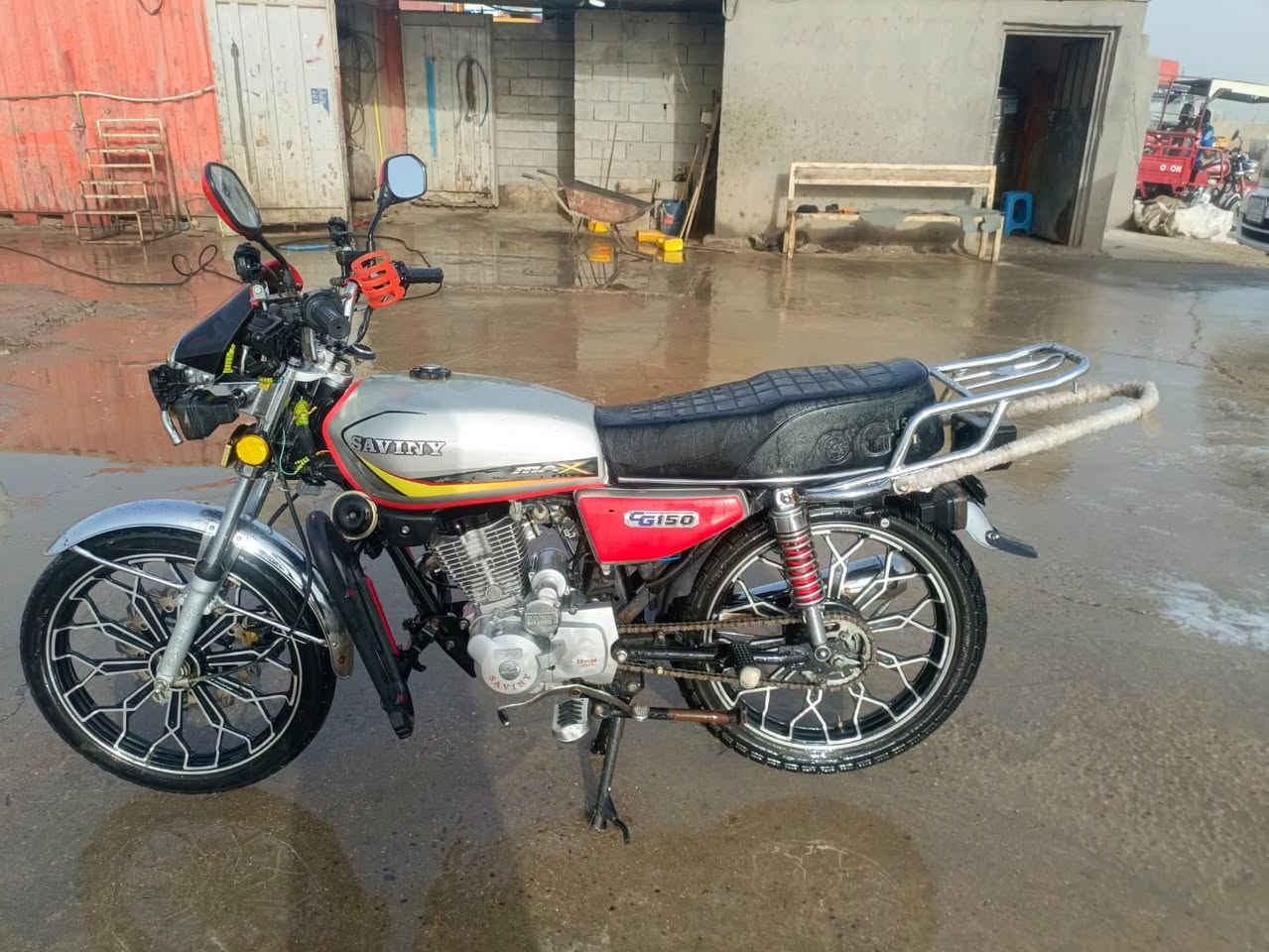 ياالله سلام عليكم اخوتي دراجه سيفان محرك150موديل 2024 بيه منفيس فقط ودراجه مرتبه ماتحط ربع عليه ونضافه فول وكفاله عامه وتجي تفحص وين ماتريد  تاخذه جنيه تنساها للبيع سعره725 وبيه مجال وسعره زين لان متوازي. علا فلوس والموشراي فدوه اروحله لايعلق ويكسر بسعره مكاني 5كيلو للستفسار ***********
