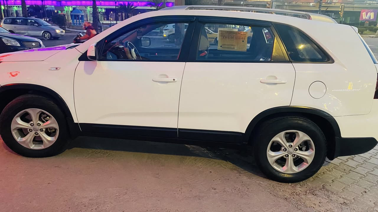 السلام عليكم للبيع سورنتو 14 خليجي 4 سلندر  7 راكب تبريد 3 قطع مكينة كير   مكفولات بيه فقط خدوش وصبغ في جاملغ امامي  وسط السعر 145 بيه مجال بسيط للاستفسار اكثر ***********
