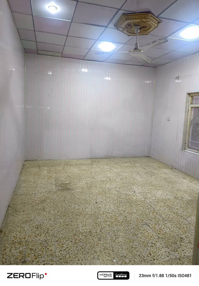 الدار للبيع المساحة ٢٠٠متر ٤غرف كبار
الموقع حي الحسين الجديد شارع ابو شاكر قرب صورة السيد 
السعر ٢٤٥ مليون 
للاستفسار الاتصال عالرقم ***********
