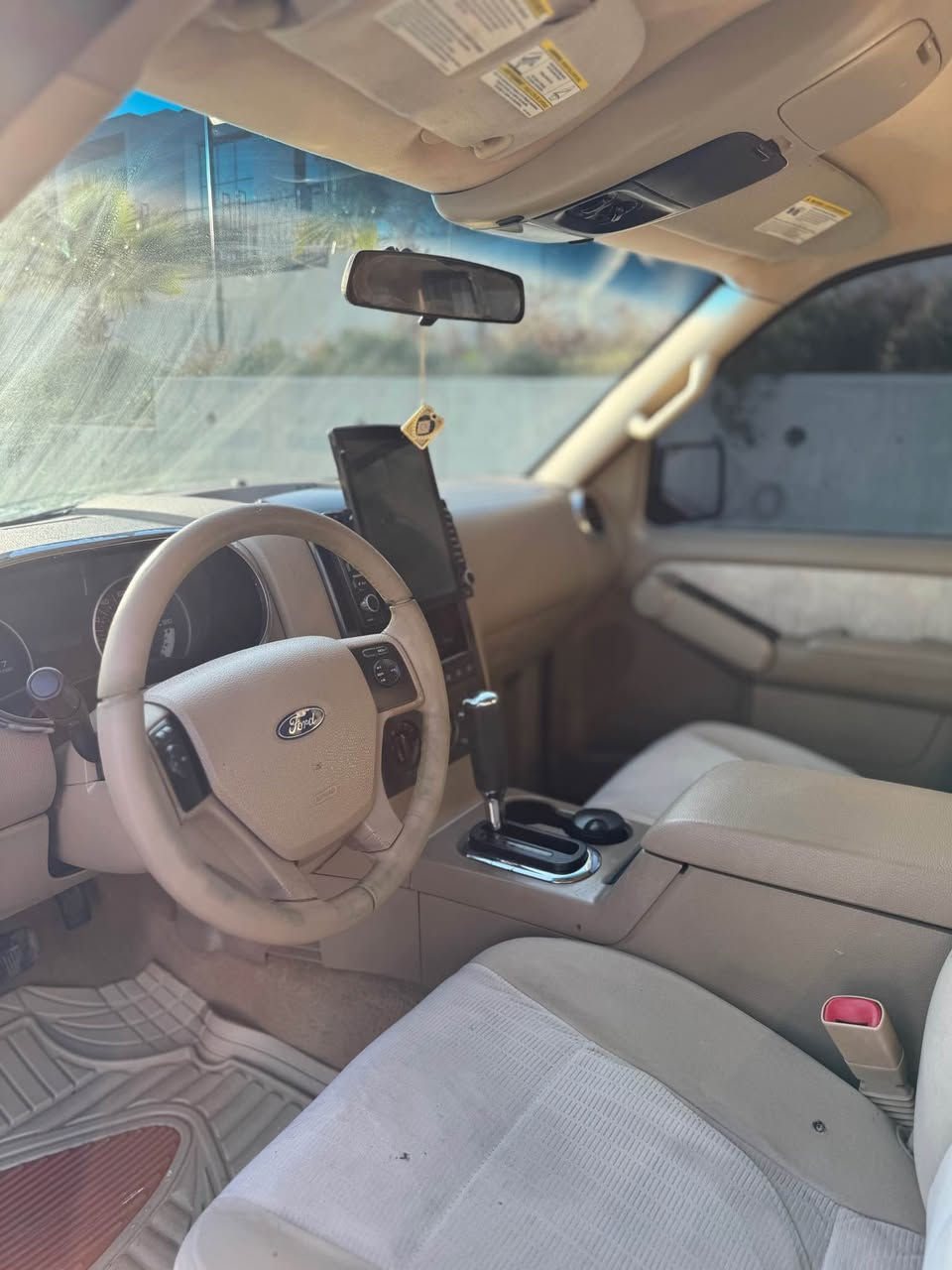 ford explorer 2008  
‎کلین کلین بیدەعم لیدران  قەترە بۆیاخی نییە 
‎1-سفری شەریکەی NIva
‎2-سێ ڕیز کوشن واتە ٧ نەفەرییە
‎3-تەبرید مەرکەزی بۆ هەر ٧ کوشنەکەی
‎4-دەبڵ ئەکسل
‎5-تراکشن
‎6-ئاوێنە دژە فوول 
‎7-سلاید 
‎رەقەم سلێمانییە -سەنەوی تا ٢٠٣٠ تازەیە 
‎نرخی ٩٤ گەلا کەمیک مامەڵە
*********** السليمانية, العراق
