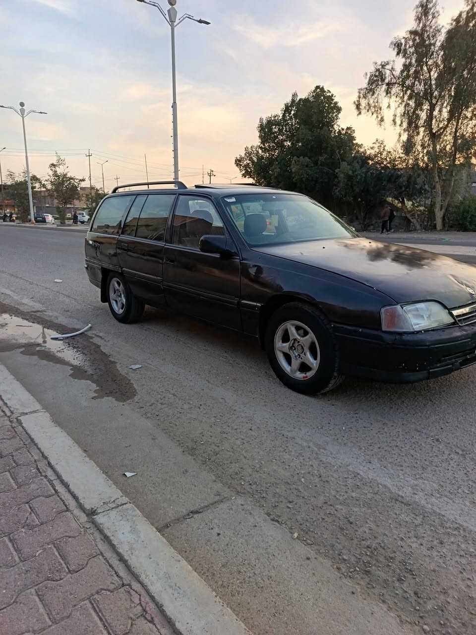 اوبل للبيع موديل 1993. رقم الانبار مشروع وطني سياره جاهزه من كلشي شواصي شركه  بعدهن مكفولان مكينه وكير وصدر واكسل مكفولات بشرط غرفته لك بعده سياره متخلي عليه كلشي ترايك وين متريد سعرهه ٢٥ وبيه مجال مكانه فلوجه تلفون *********** كورك 7505068571  سياره فتحه بيع او مراوس ترهم
