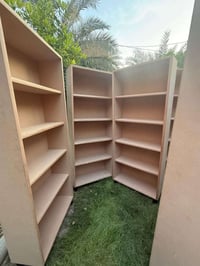 فاترينات وميز وتعلاكه عدد ٢ للبيع بعدهن جدد مكاني بغداد   07809775578