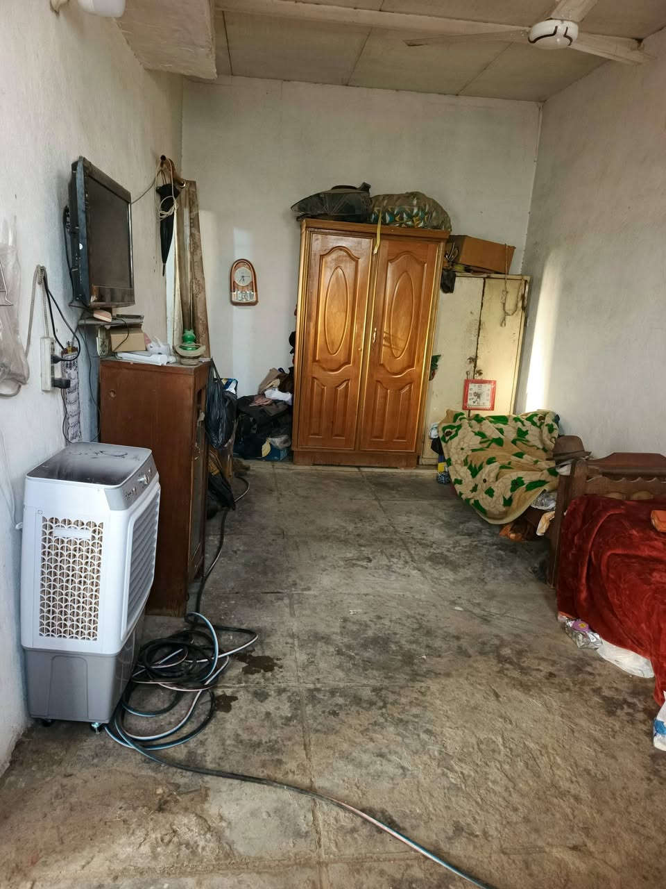 للبيع بيت  زراعي المساحه ١٢٠ متر طابق ونص العنوان بغداد قرب شقق بسمايه منطقة جبور السعر ٤٠ مليون ***********

