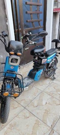 دراجه شحن اربع بطارية اربع كير كهربايات كله شغاله لسعر 250وبيه مجال لع...