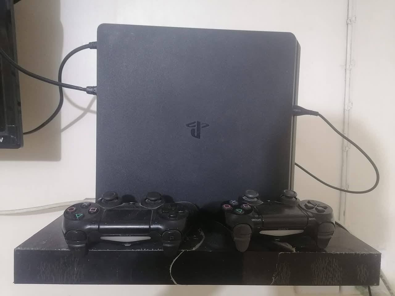 Ps4 نظيف كلش موجودات اشكال بالكروب واكو التعبان واكو النظيف قبل لا اكلك السعر 

مكاني النجف رقمي ***********
سعر 315 الف يدة اصلية ويدة تجاري استخدمها وقرص كوست ريكون
