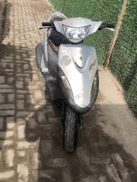 سلام عليك شباب دراجة ماكس عدله نضيفة ما بية اينقص شغالة محرك ما مفتوح ...