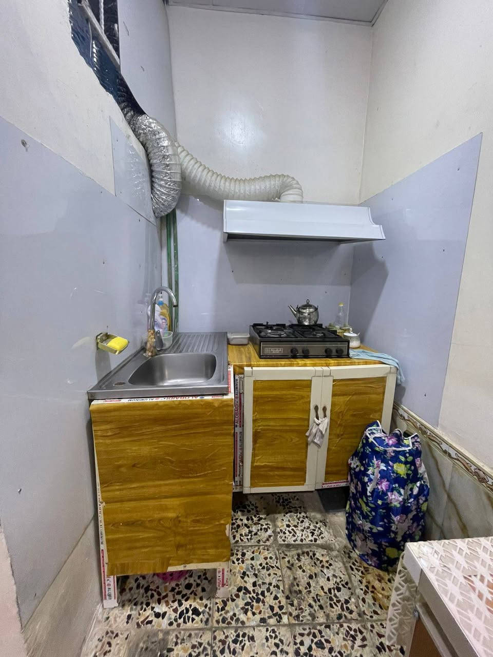 سلام عليكم كاونتر للبيع السعر 250 الف العنوان الجمهورية للااستفسار ***********
